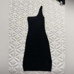 h&m one shoulder black dress